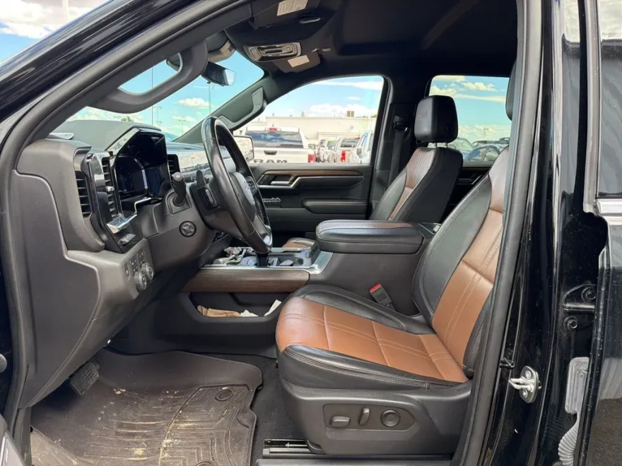 2023 Chevrolet Silverado 1500 High Country photo 1