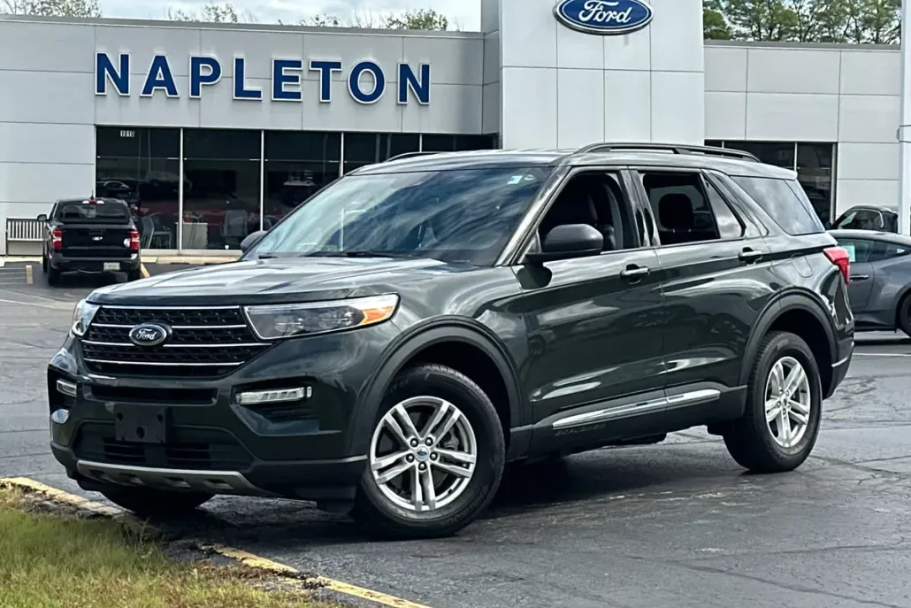 2023 Ford Explorer XLT photo 1