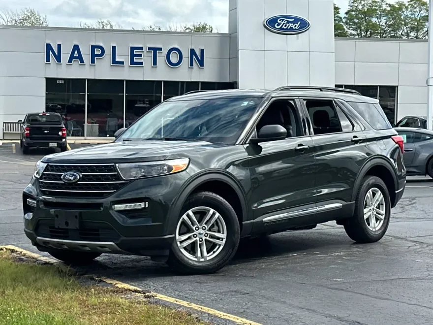 2023 Ford Explorer XLT photo 1