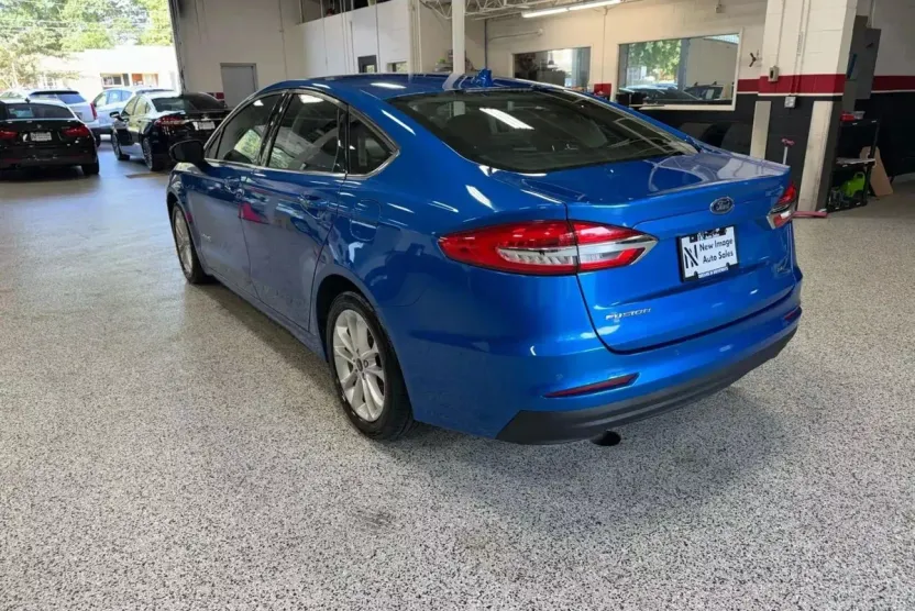 2019 Ford Fusion SE Hybrid photo 1