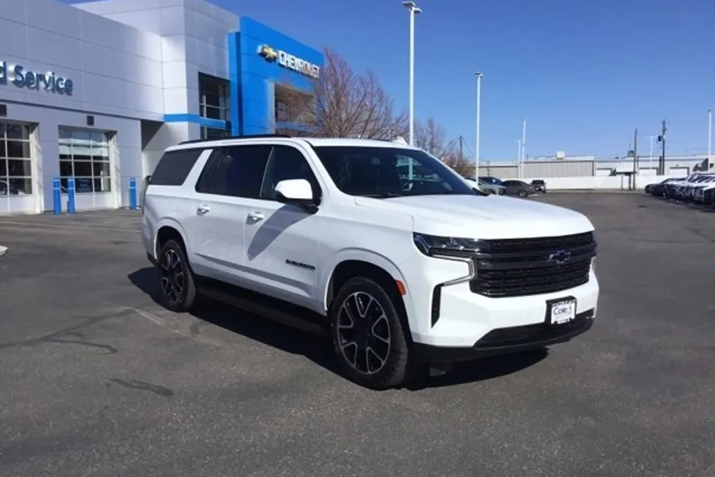 2022 Chevrolet Suburban RST photo 1
