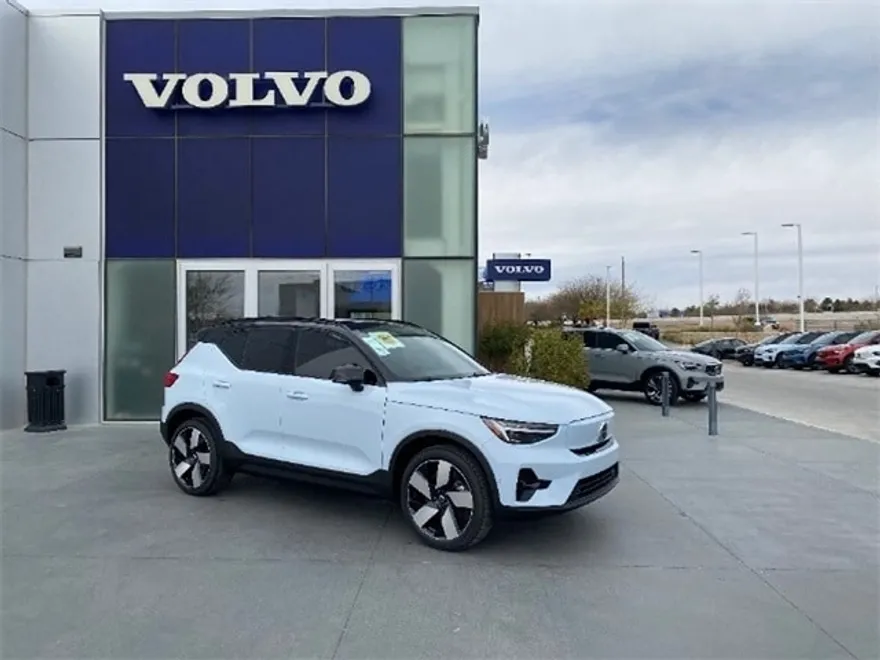2024 Volvo XC40 Recharge Plus photo 1