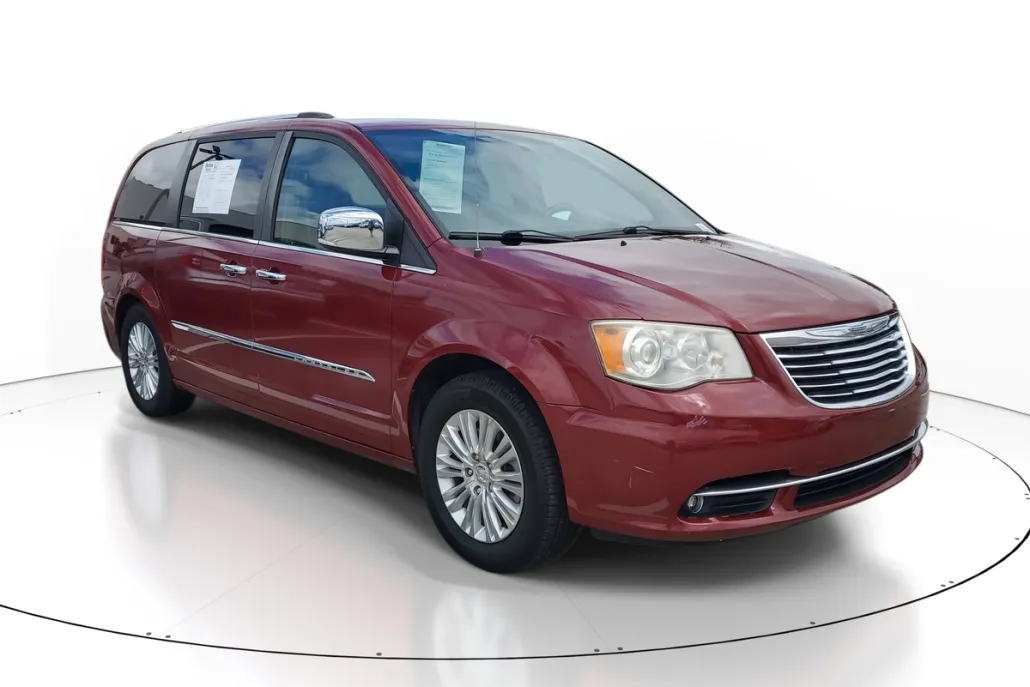 2012 Chrysler Town & Country Limited photo 1
