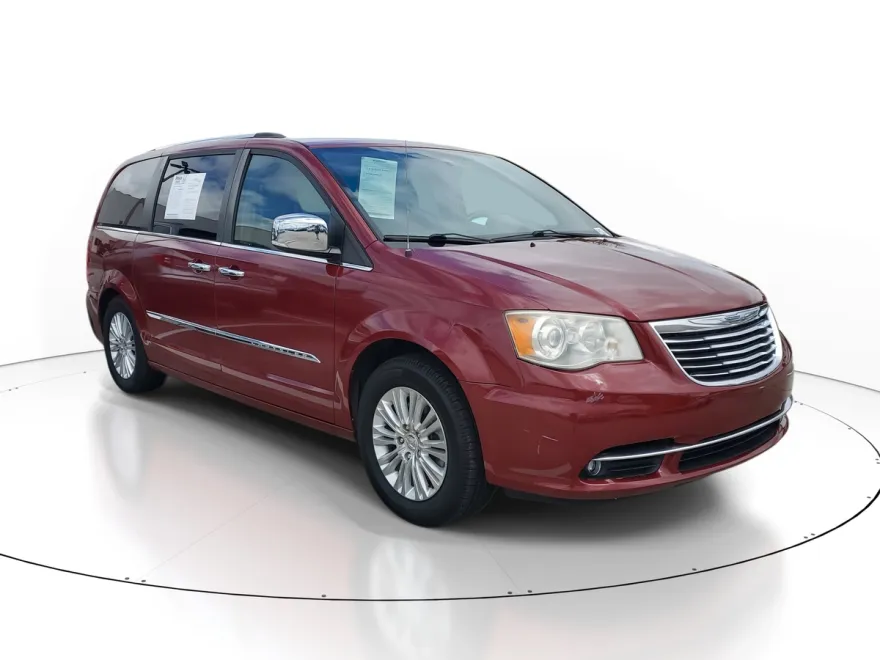 2012 Chrysler Town & Country Limited photo 1