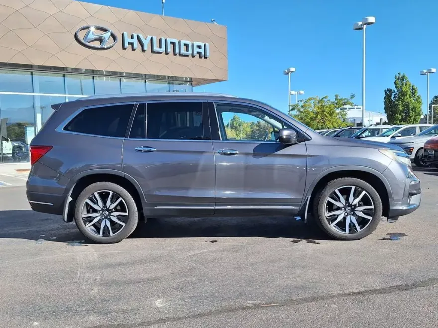 2019 Honda Pilot Elite photo 1