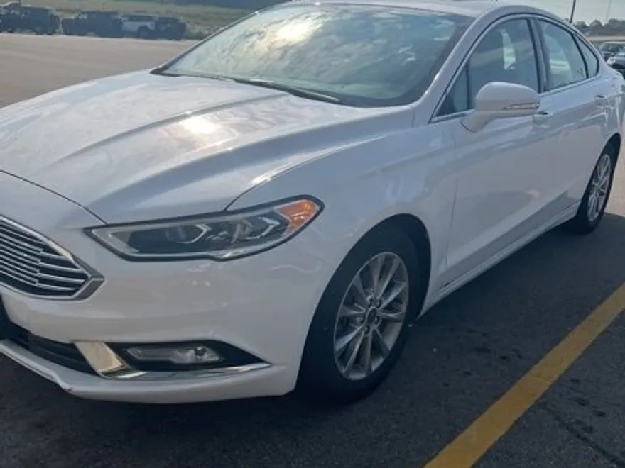 2017 Ford Fusion SE photo 1