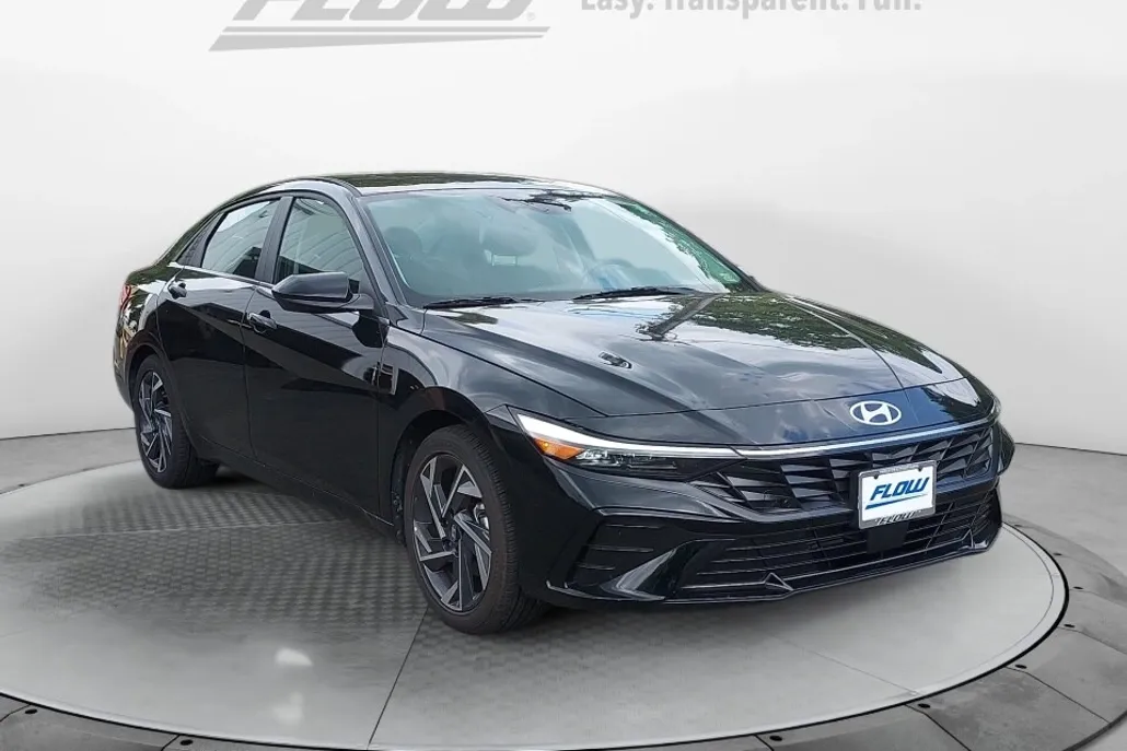2024 Hyundai Elantra SEL Convenience photo 1