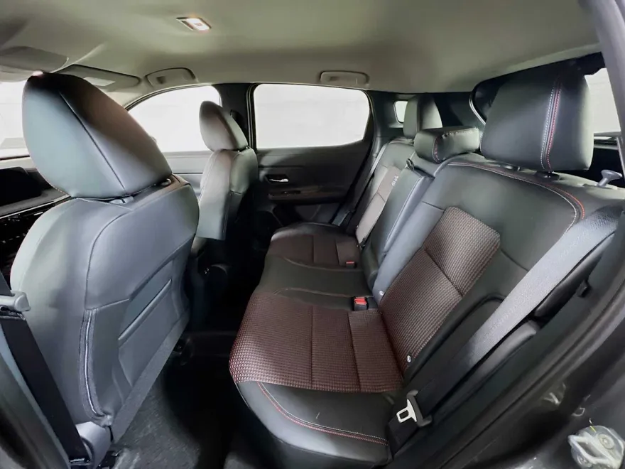 2025 Nissan Kicks SR photo 1