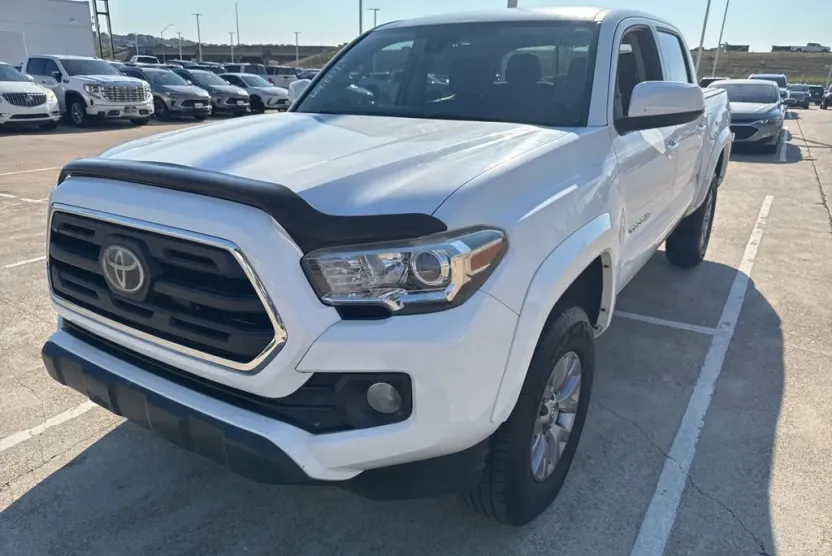 2018 Toyota Tacoma SR5 V6 photo 1