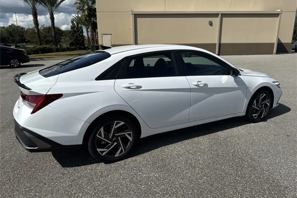 2025 Hyundai Elantra Hybrid SEL Sport photo 1