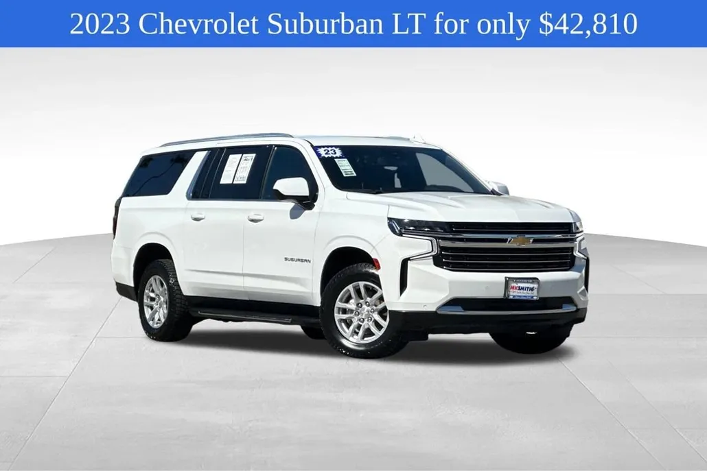 2023 Chevrolet Suburban LT photo 1