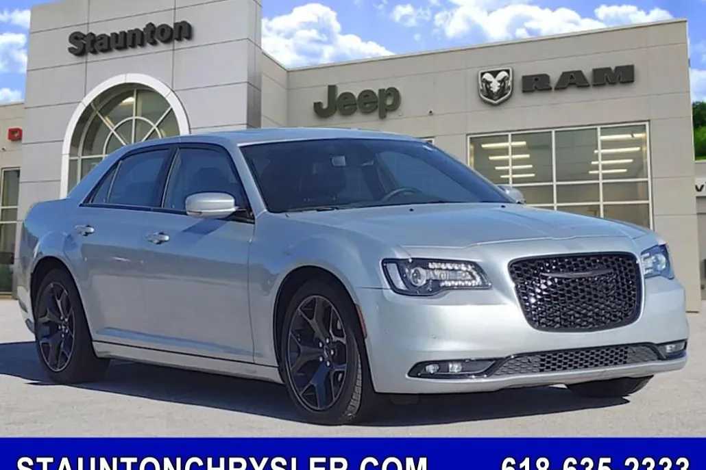 2023 Chrysler 300 photo 1