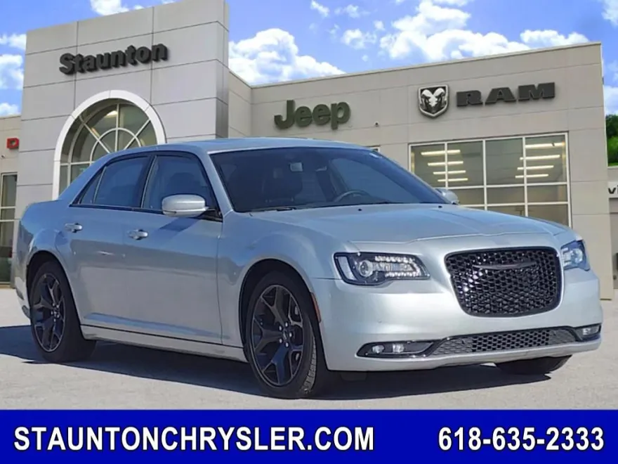2023 Chrysler 300 photo 1