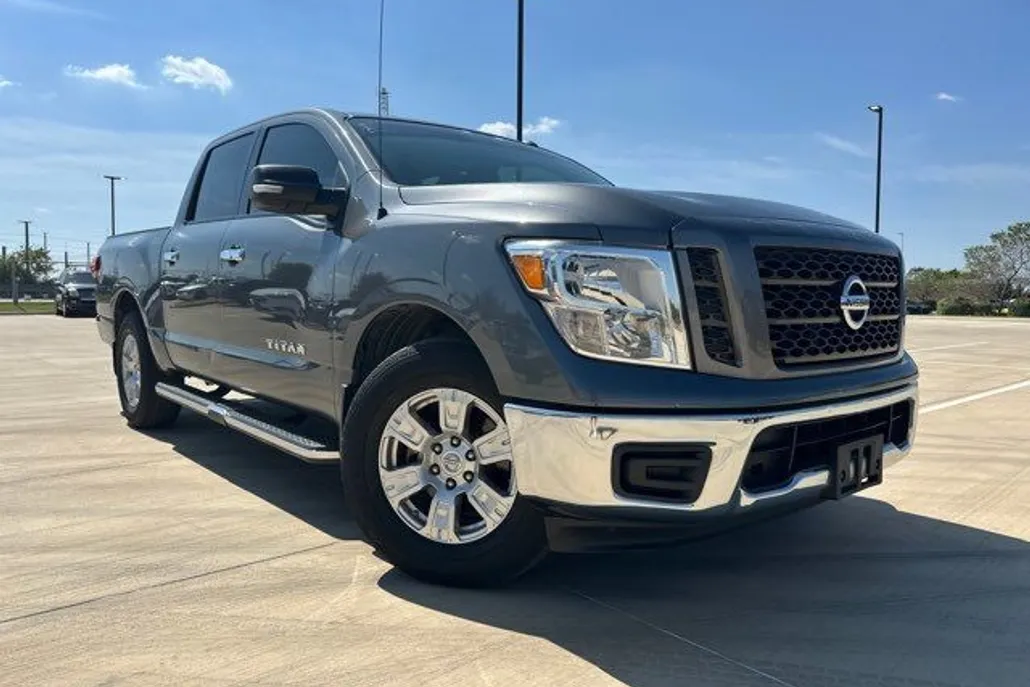 2019 Nissan Titan SV photo 1