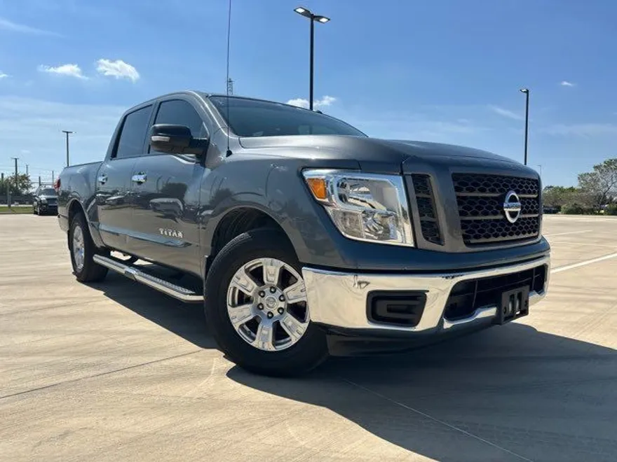 2019 Nissan Titan SV photo 1