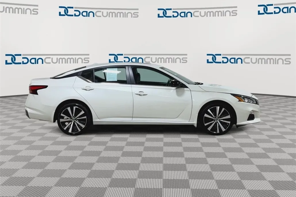 2020 Nissan Altima 2.5 SR photo 1