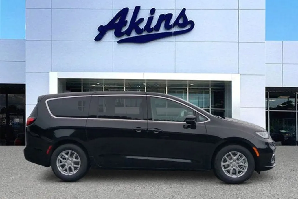 2026 Chrysler Pacifica photo 1