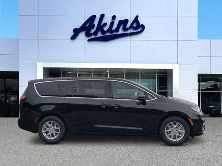 2026 Chrysler Pacifica photo 1