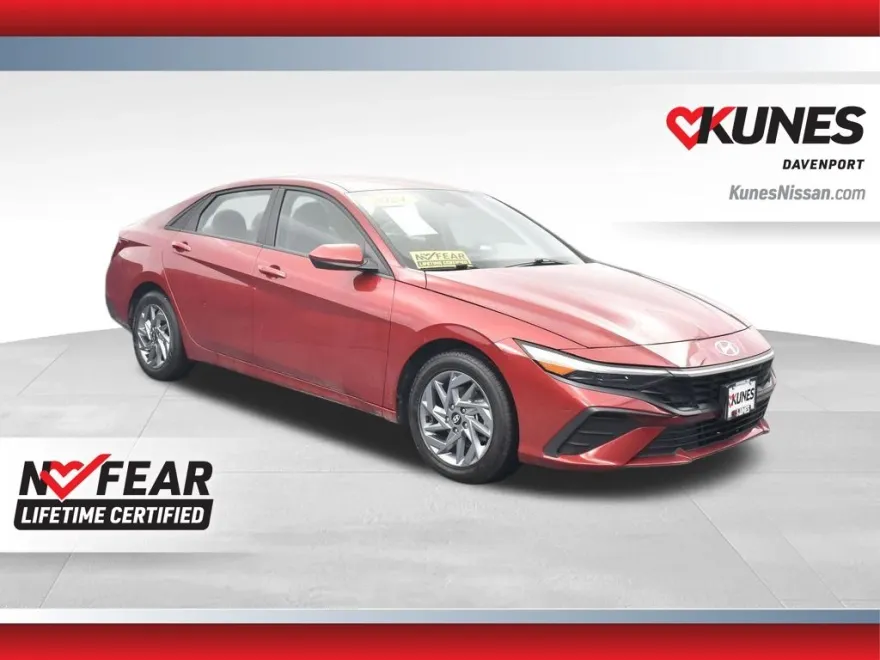 2024 Hyundai Elantra SEL photo 1