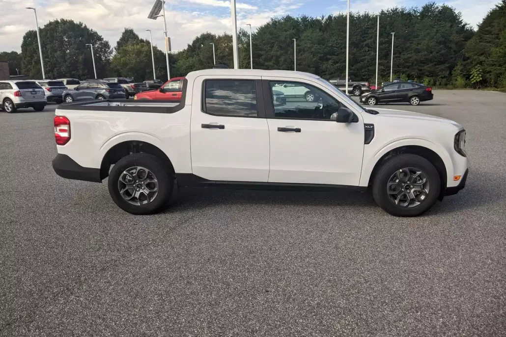 2025 Ford Maverick XLT photo 1