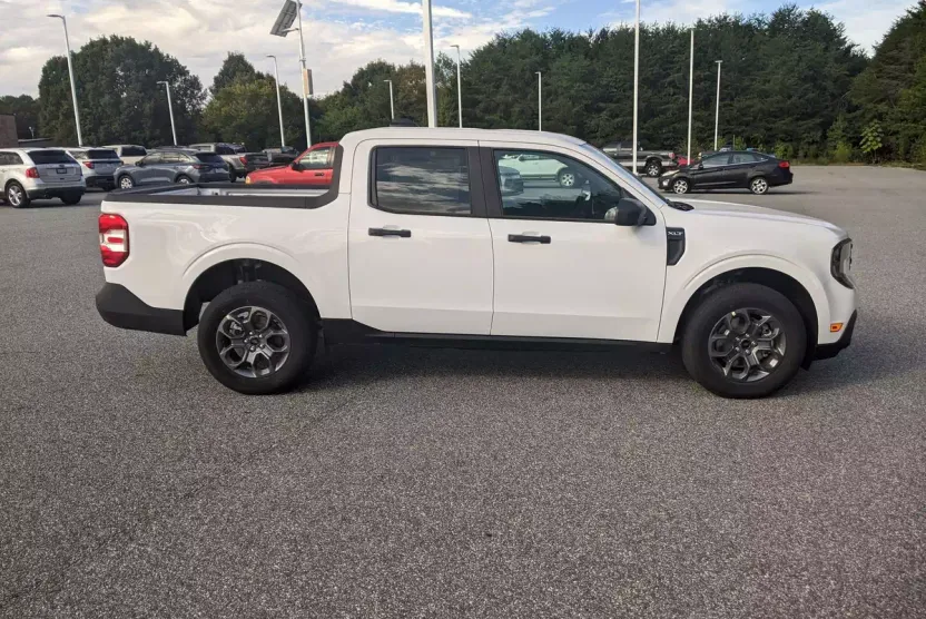 2025 Ford Maverick XLT photo 1