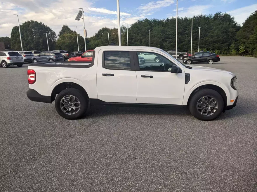 2025 Ford Maverick XLT photo 1