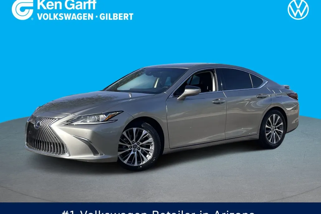 2021 Lexus ES 300h photo 1