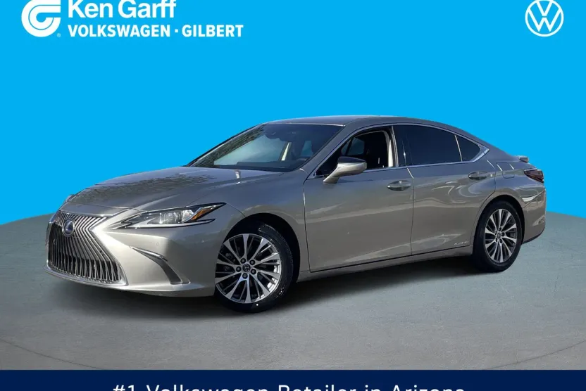 2021 Lexus ES 300h photo 1