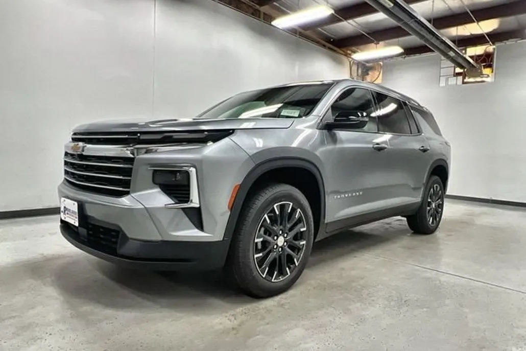 2026 Chevrolet Traverse photo 1