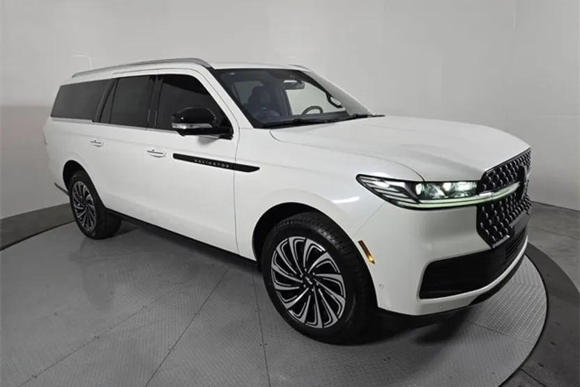 2025 Lincoln Navigator Black Label photo 1
