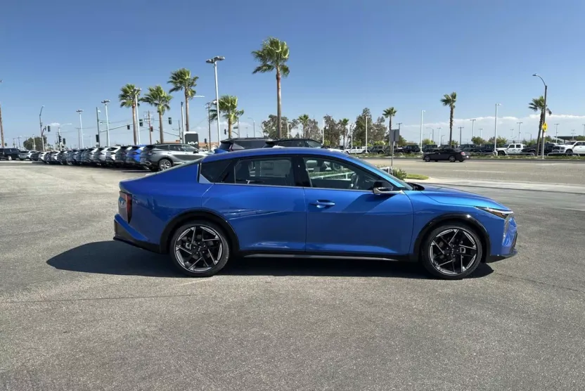 2025 Kia K4 GT-Line photo 1