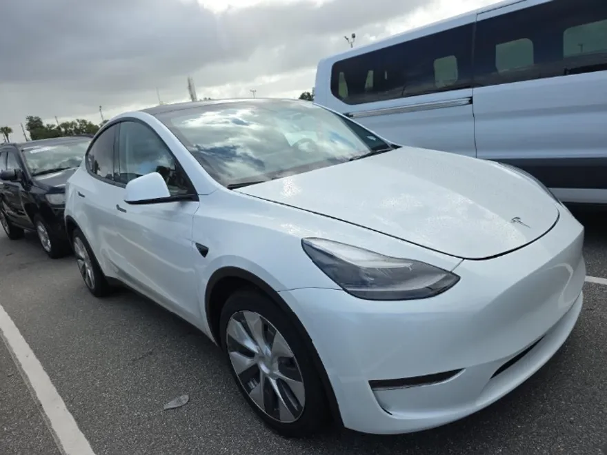 2023 Tesla Model Y Long Range photo 1