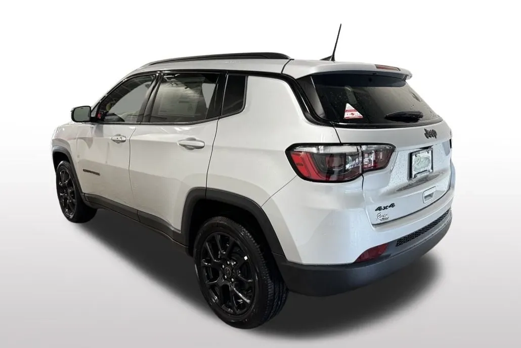 2026 Jeep Compass Latitude photo 1