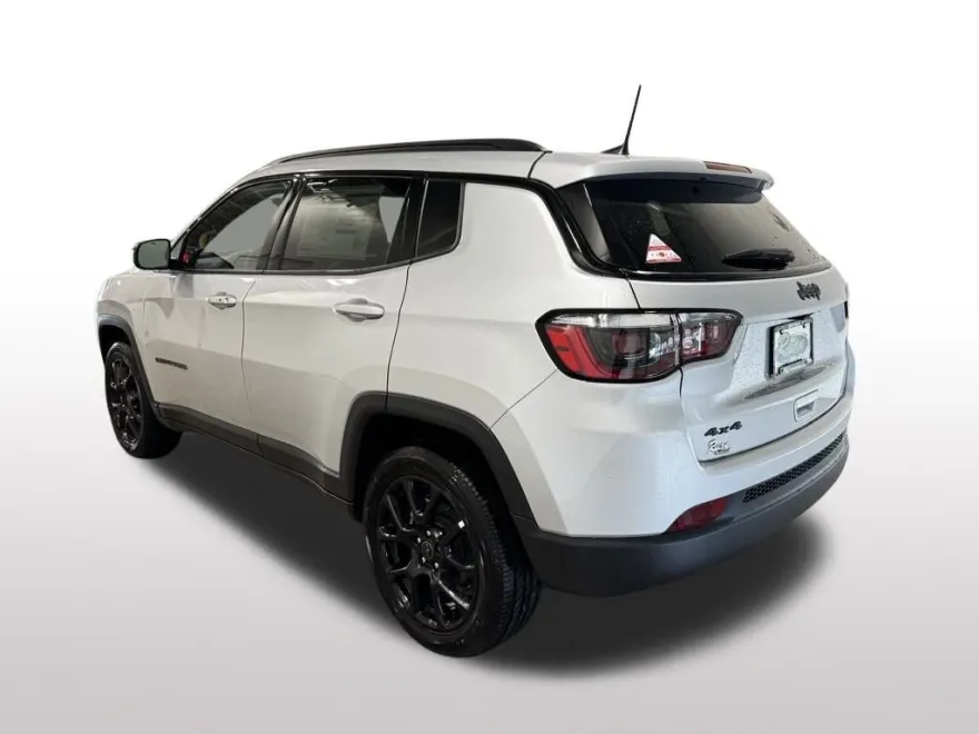 2026 Jeep Compass Latitude photo 1