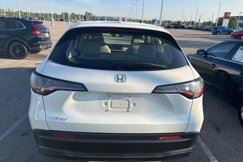 2023 Honda HR-V LX photo 1