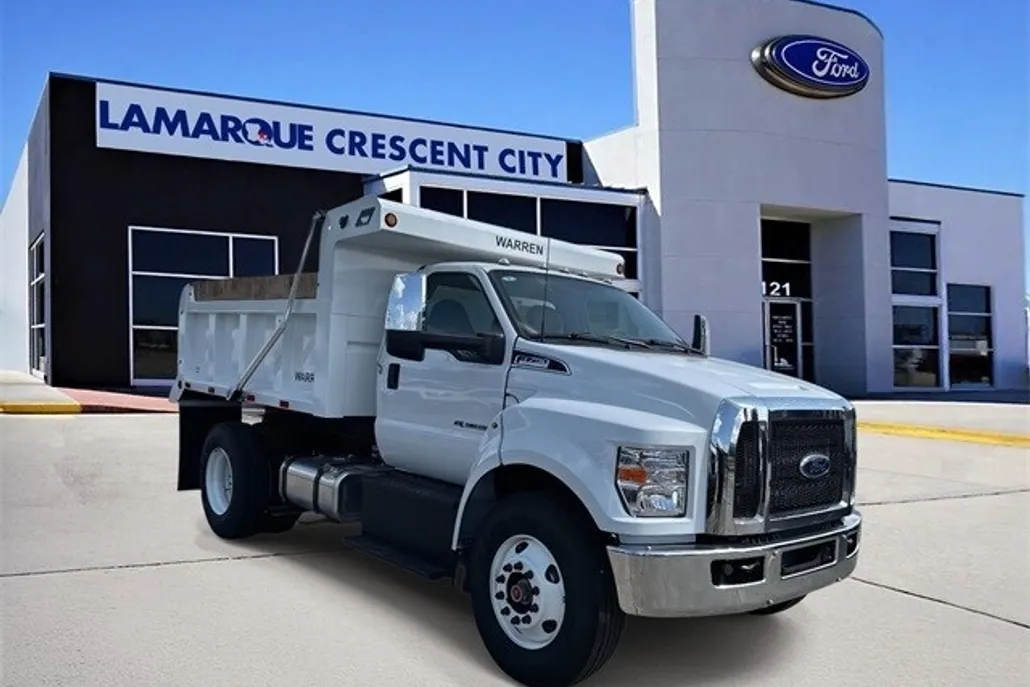 2025 Ford F-750 SuperCab photo 1