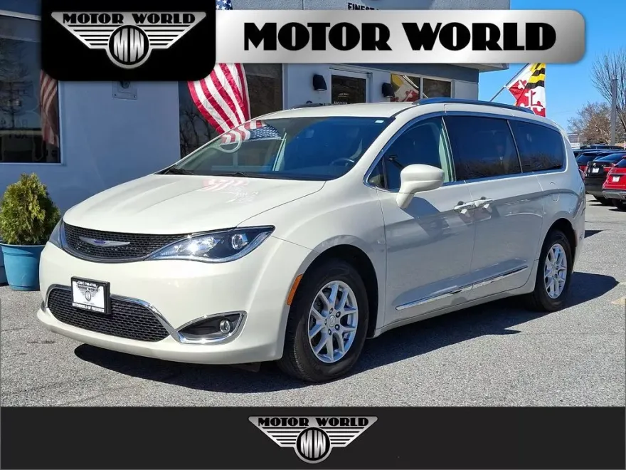 2020 Chrysler Pacifica Touring L photo 1