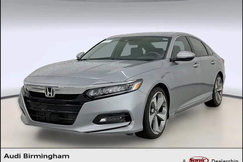 2019 Honda Accord Touring 2.0T photo 1