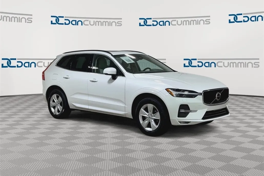 2022 Volvo XC60 B5 Momentum photo 1