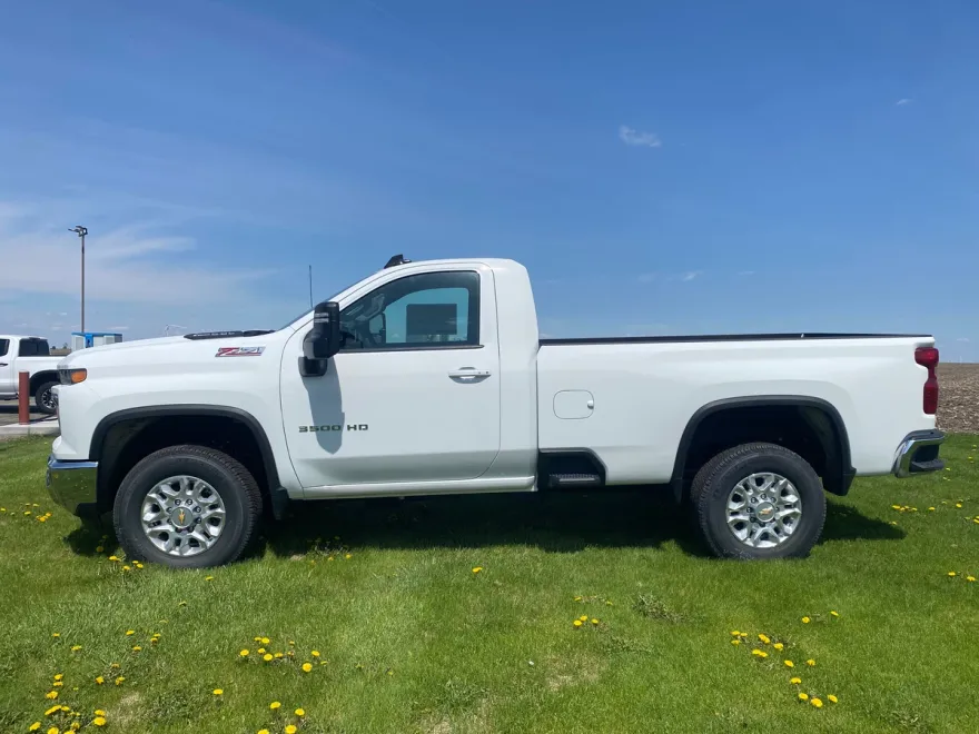 2025 Chevrolet Silverado 3500HD LT photo 1