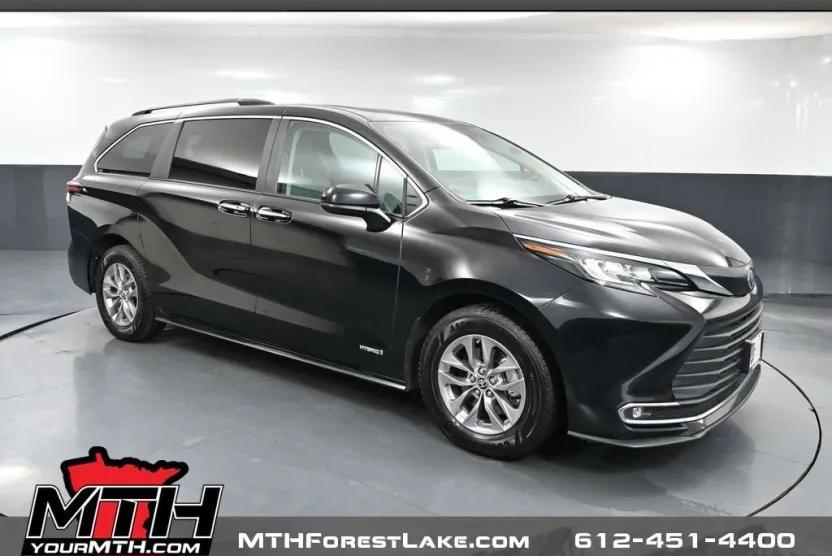 2021 Toyota Sienna XLE Premium photo 1