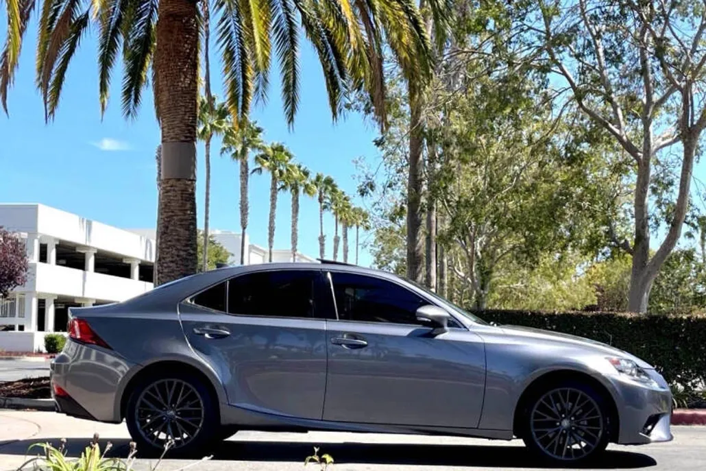 2015 Lexus IS 250 photo 1