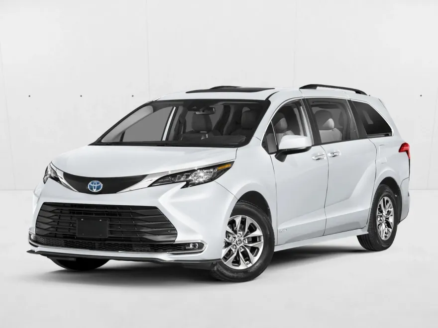 2025 Toyota Sienna XLE photo 1