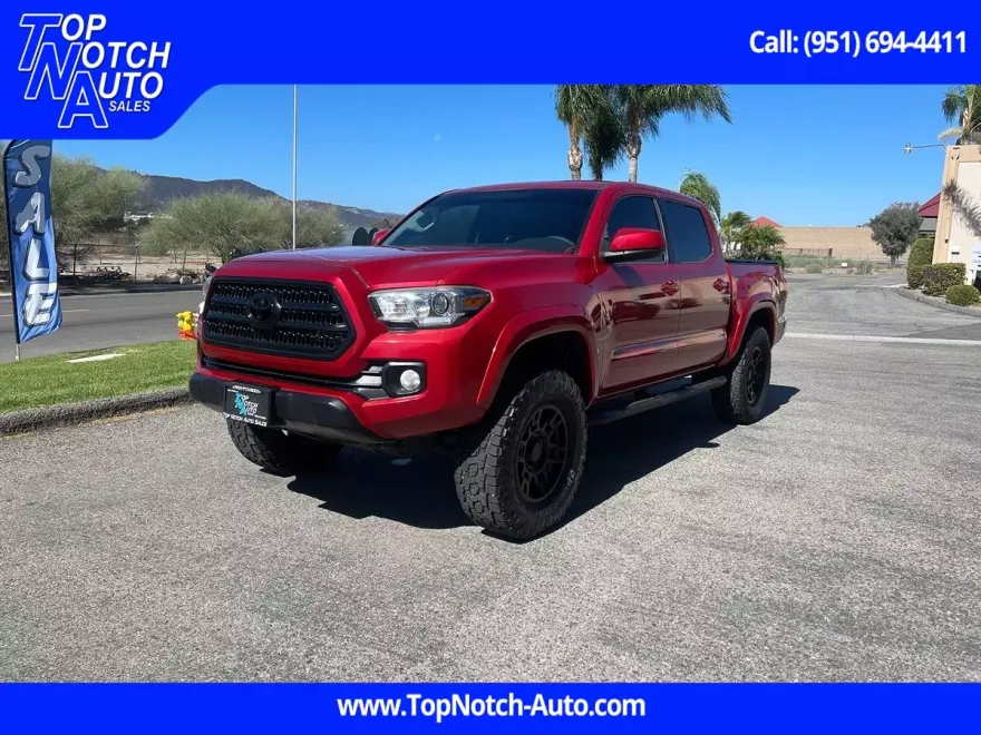 2017 Toyota Tacoma SR5 photo 1