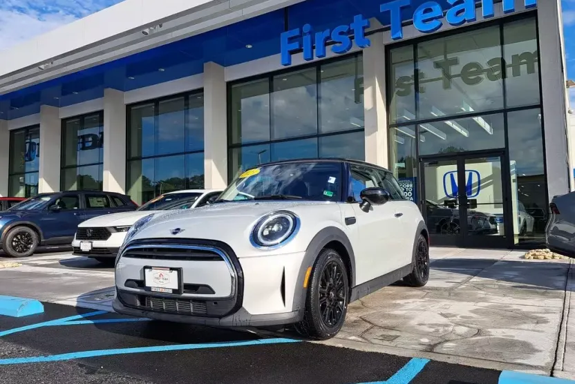 2023 Mini Cooper Signature photo 1