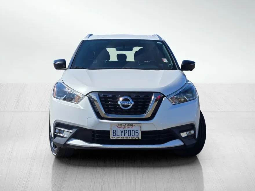 2019 Nissan Kicks SR photo 1