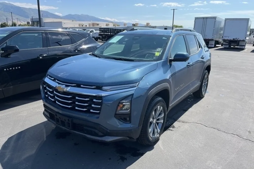 2025 Chevrolet Equinox LT photo 1