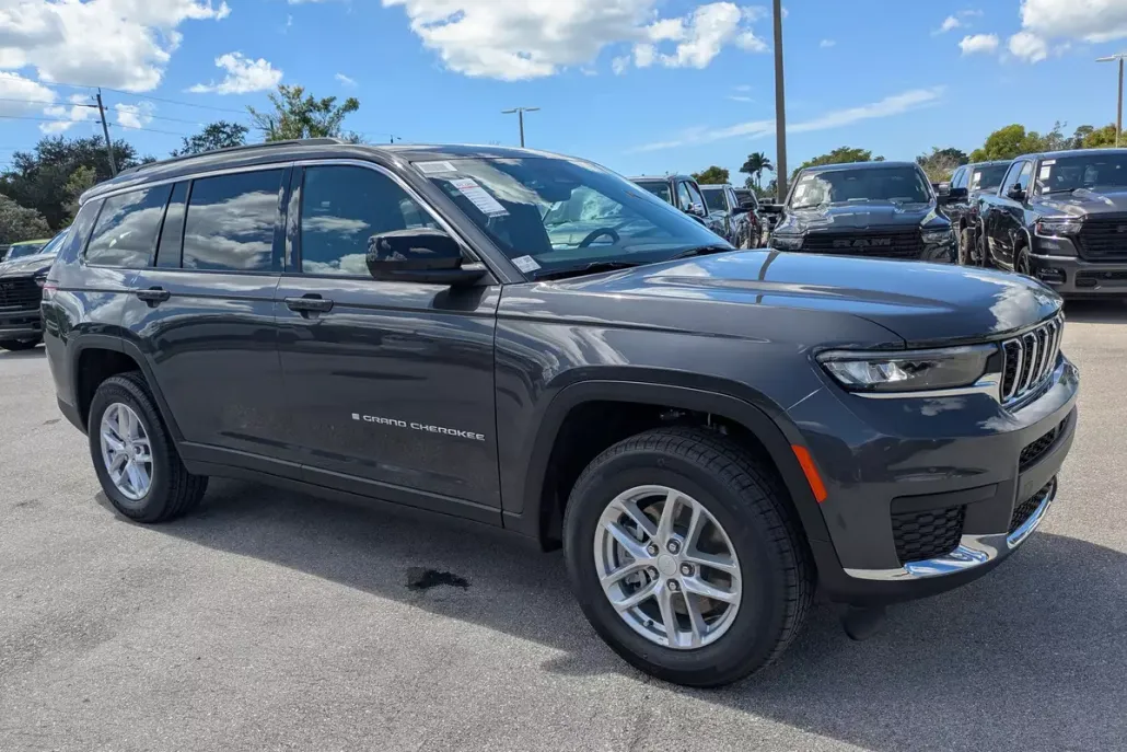 2025 Jeep Grand Cherokee Laredo X photo 1