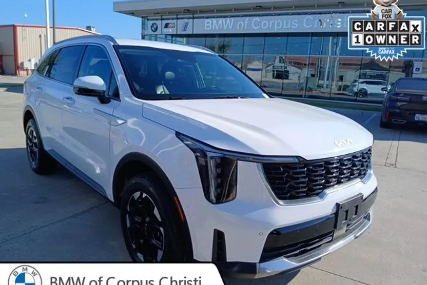 2024 Kia Sorento S photo 1