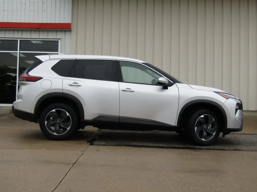 2024 Nissan Rogue SV photo 1